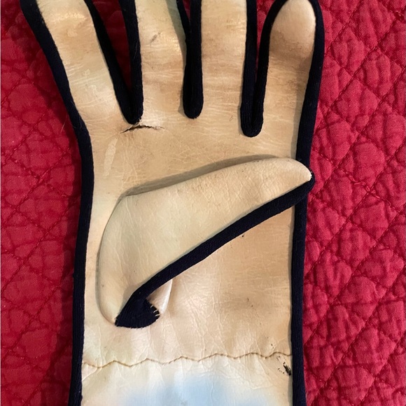 Vintage 1970s NY Yankees left handed batting gloves and sweatband - Picture 7 of 9